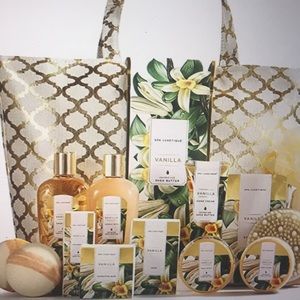 SPA Delux Gift Basket 15 pieces at home pampering